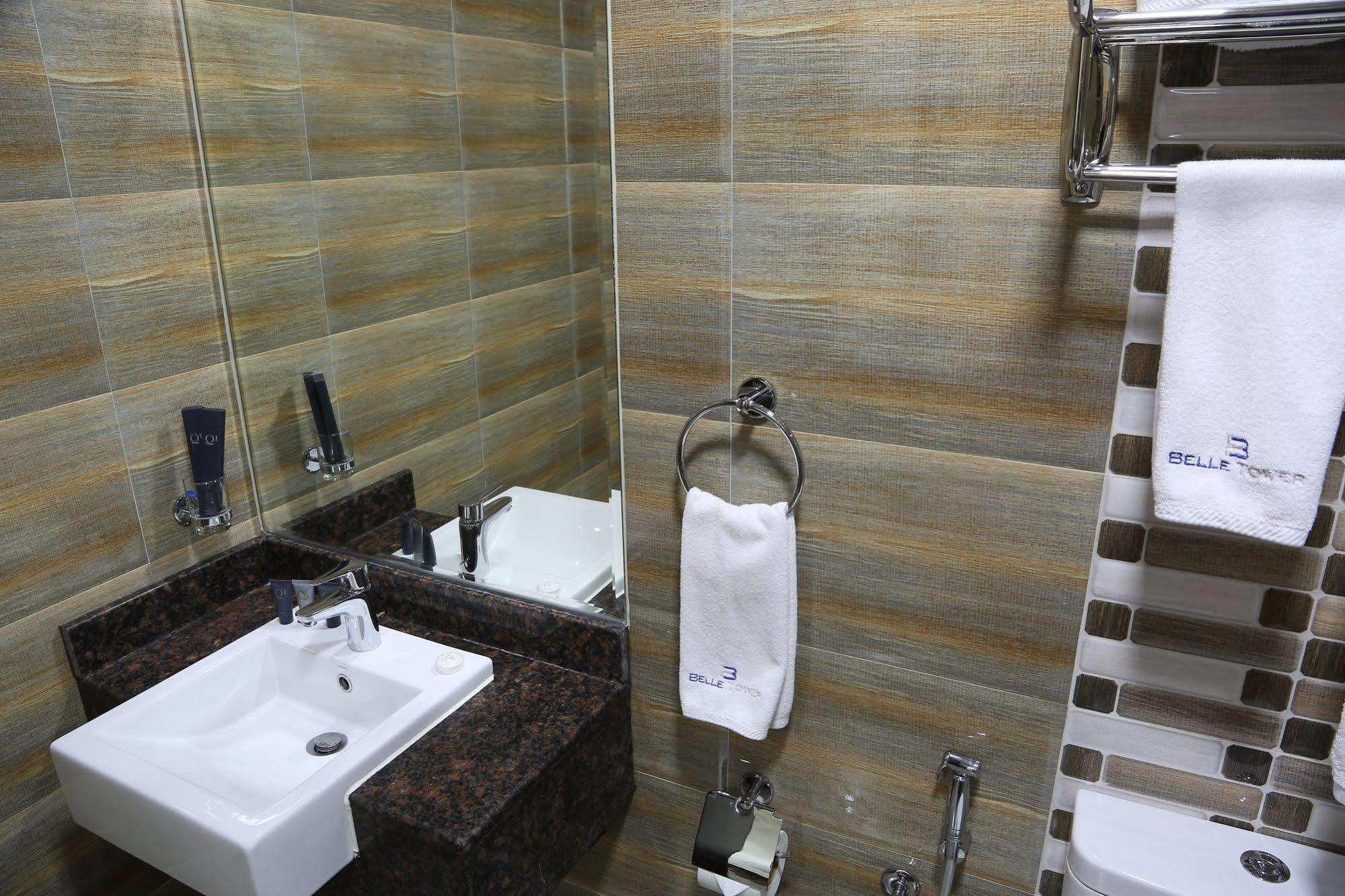 Belle Tower Luxury Apartments Манама Екстер'єр фото