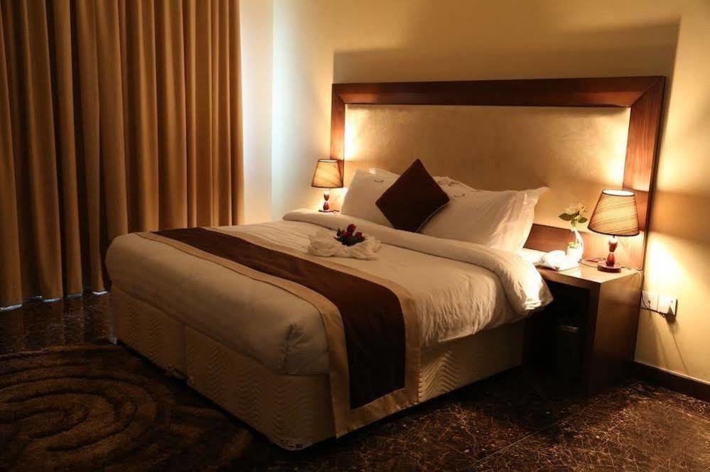 Belle Tower Luxury Apartments Манама Екстер'єр фото